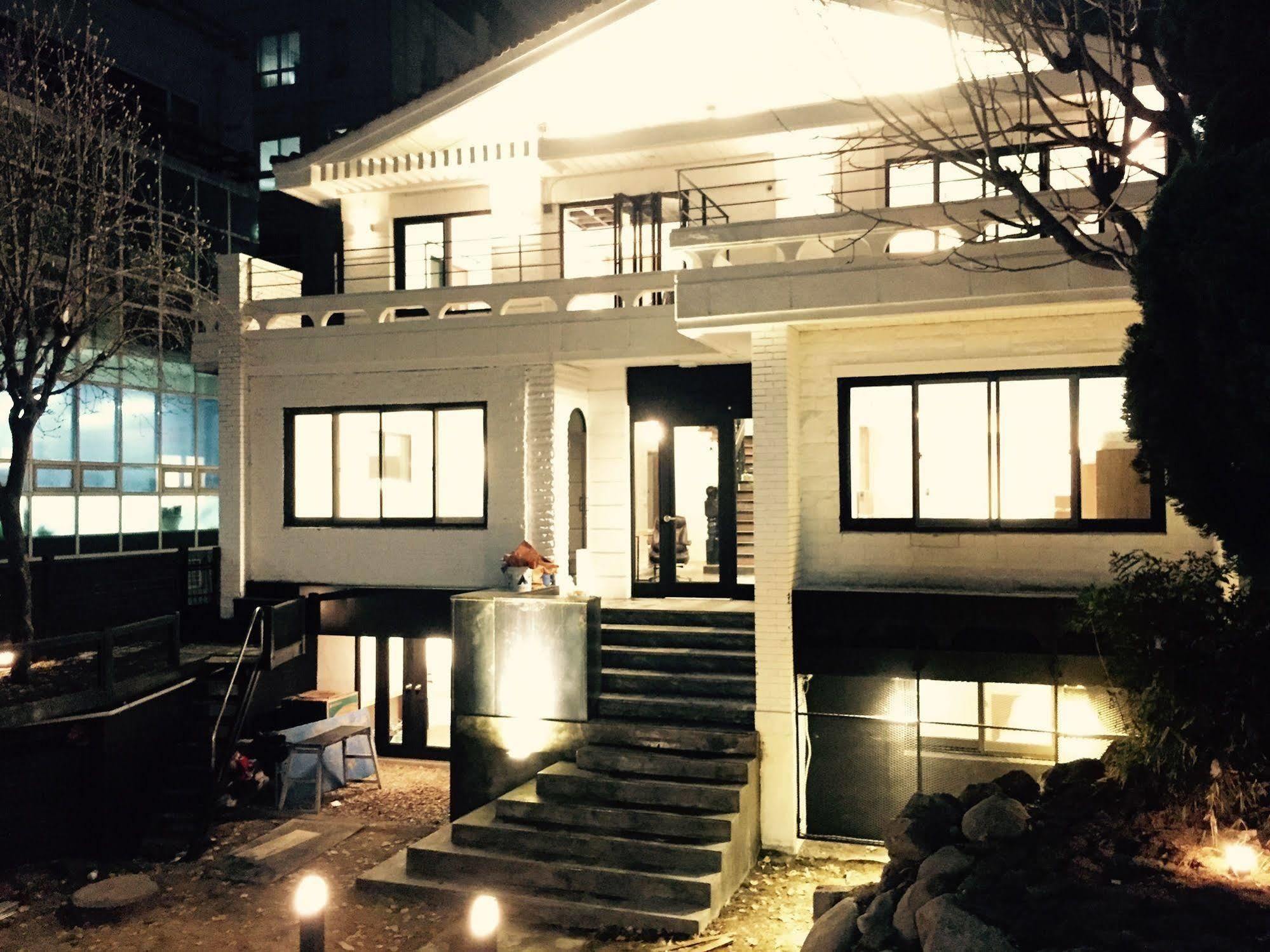 House 740 Hostel โซล ภายนอก รูปภาพ