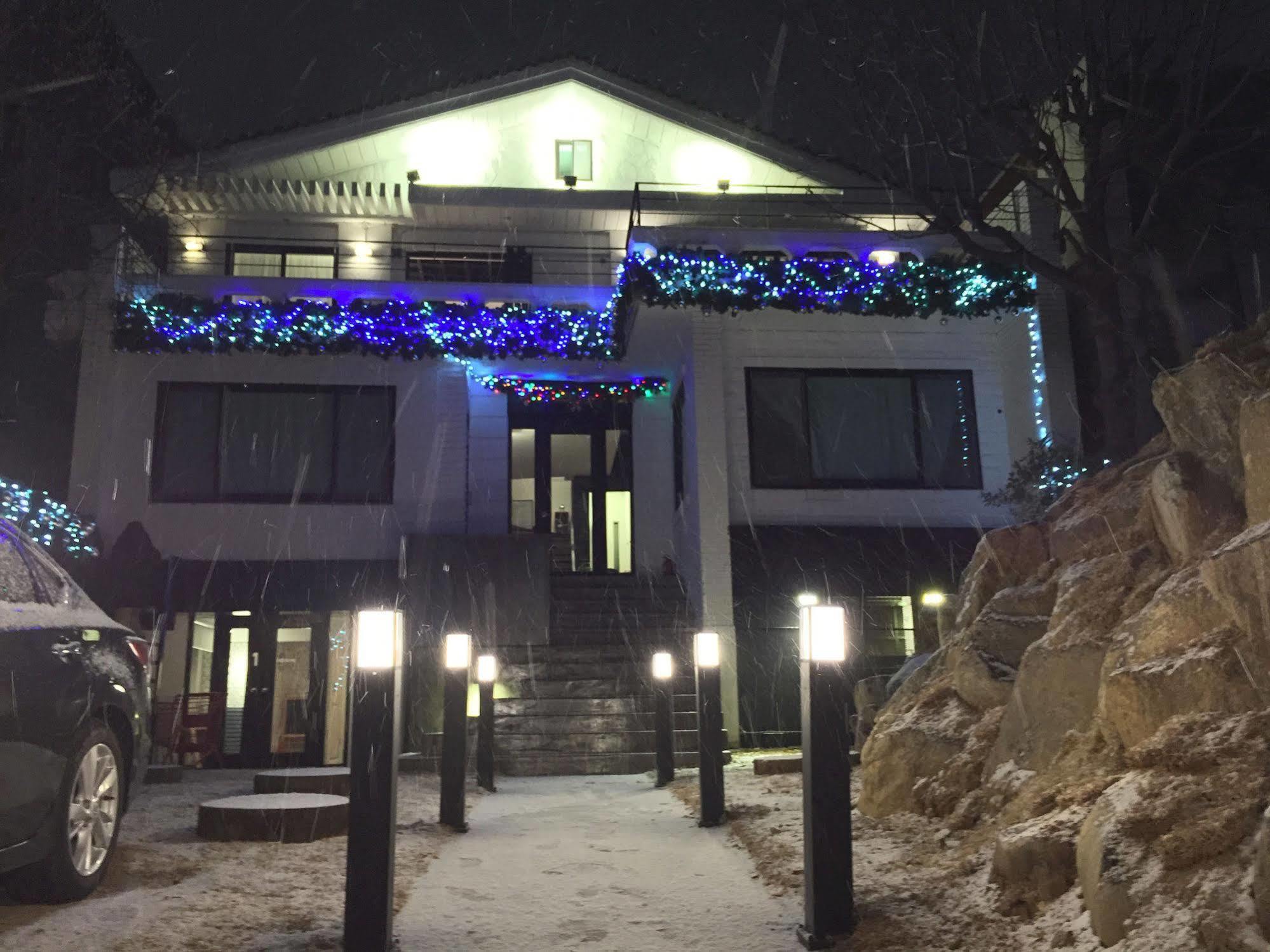 House 740 Hostel โซล ภายนอก รูปภาพ